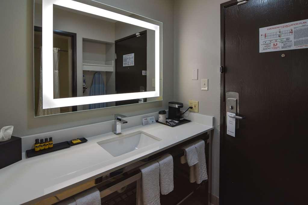 Best Western Plus Lafayette Hotel University Area Buitenkant foto